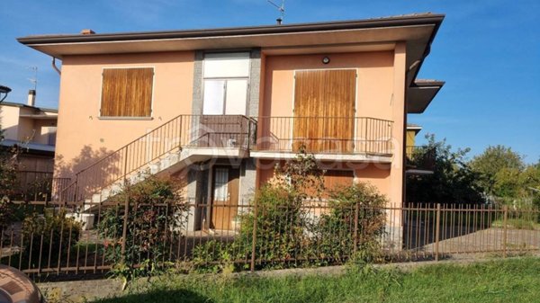 casa indipendente in vendita a Persico Dosimo in zona Persichello