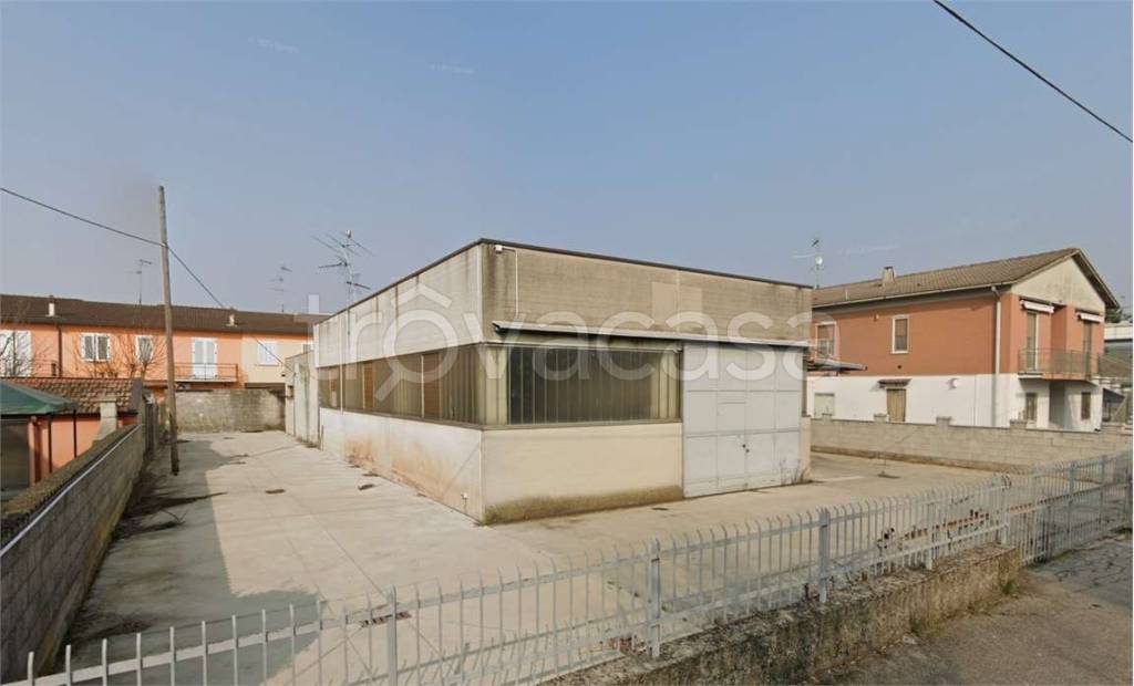 negozio in vendita a Persico Dosimo in zona Persichello