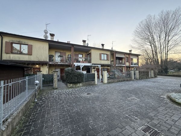 appartamento in vendita a Persico Dosimo in zona Persichello