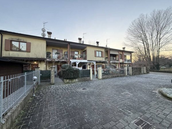 appartamento in vendita a Persico Dosimo in zona Persichello