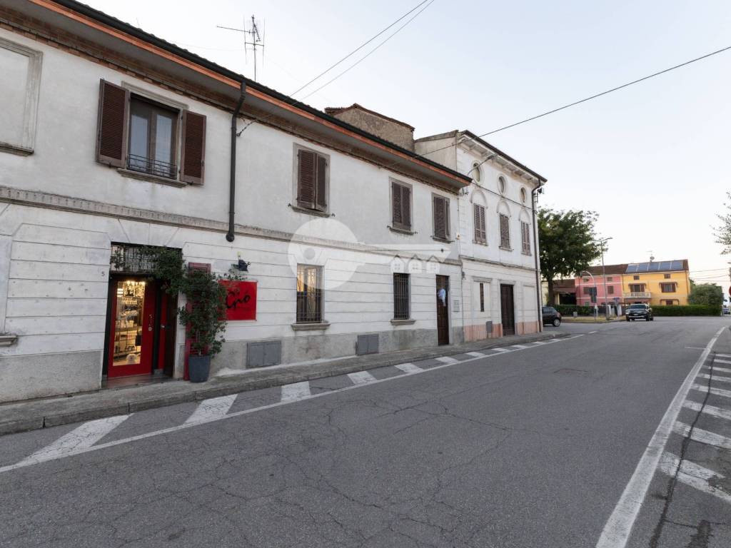 casa indipendente in vendita a Persico Dosimo in zona Dosimo