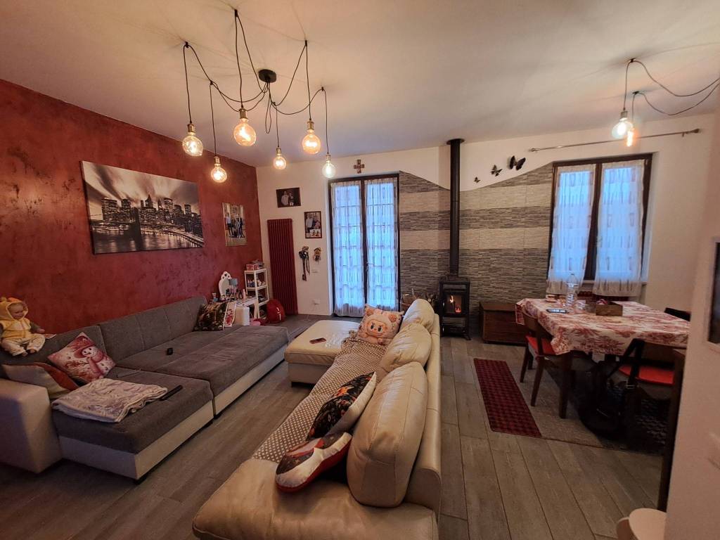 casa indipendente in vendita a Persico Dosimo in zona Dosimo