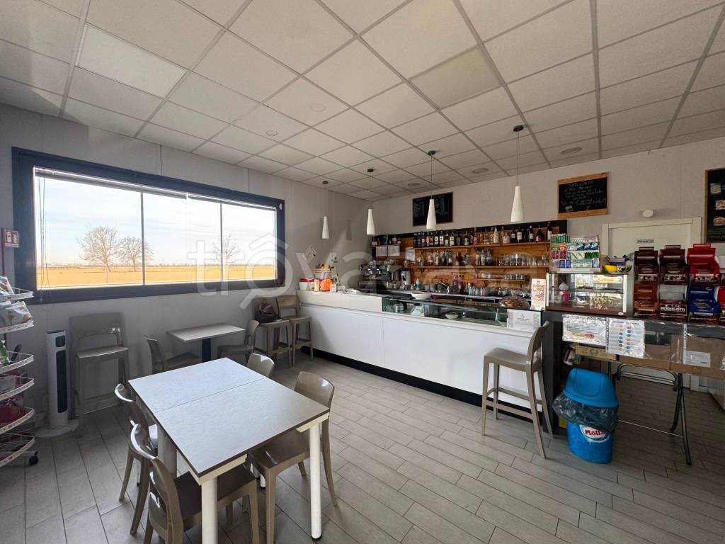 negozio in vendita a Persico Dosimo in zona Bettenesco