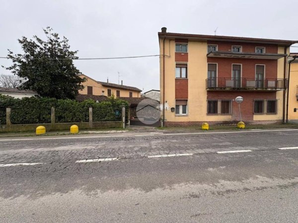 casa indipendente in vendita a Persico Dosimo in zona Persichello
