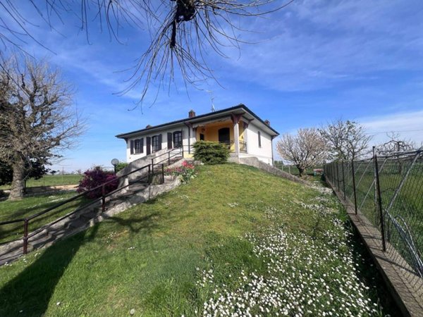 casa indipendente in vendita a Persico Dosimo