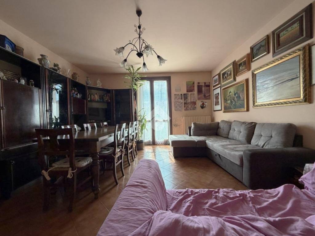 appartamento in vendita a Persico Dosimo in zona Persichello