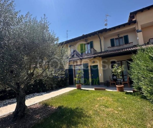 casa indipendente in vendita a Persico Dosimo in zona Persichello