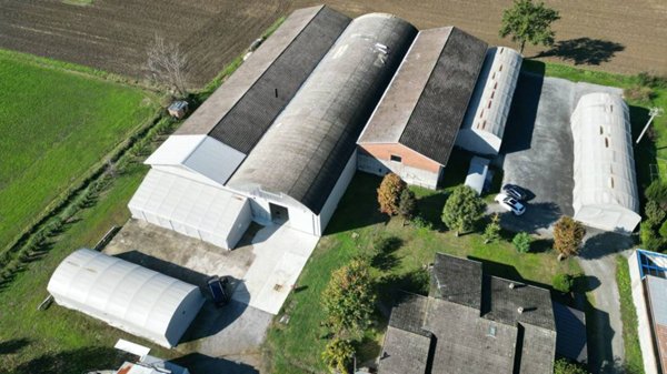 locale commerciale in vendita a Pescarolo ed Uniti
