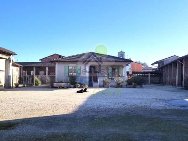 casa indipendente in vendita a Pescarolo ed Uniti in zona Pieve Terzagni