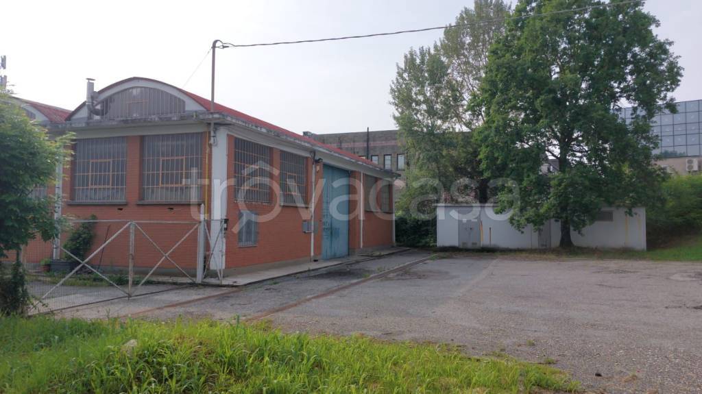 locale commerciale in vendita a Pino Torinese in zona Valle Ceppi