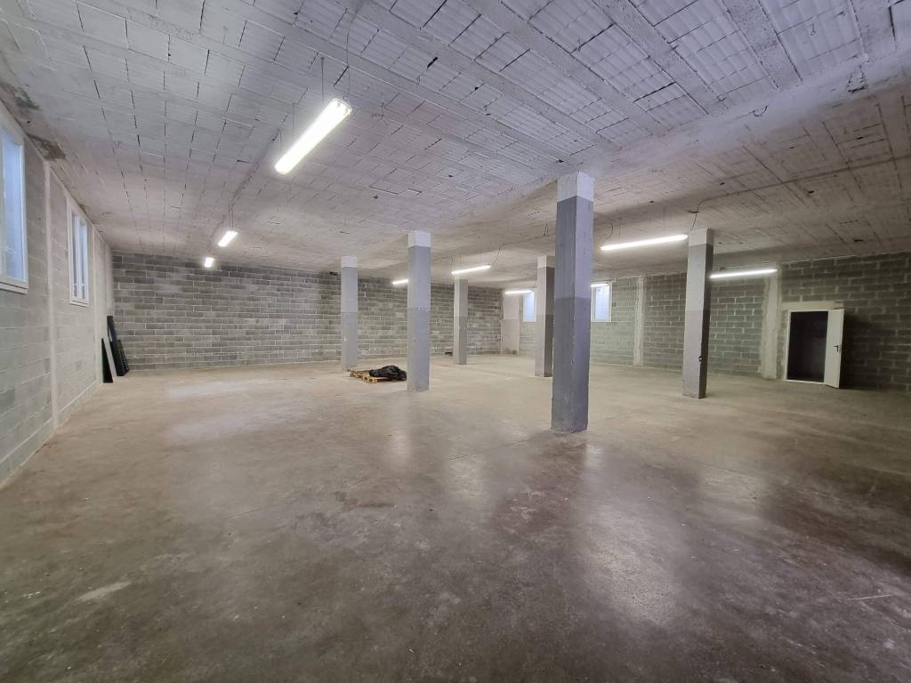 locale commerciale in vendita a Pino Torinese