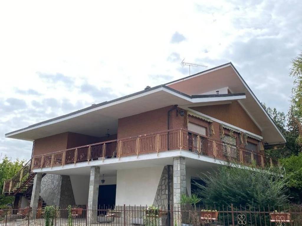 casa indipendente in vendita a Pino Torinese in zona Strada San Felice