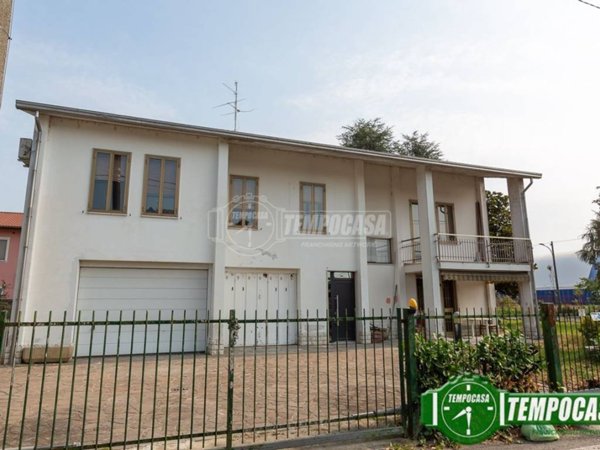 casa indipendente in vendita a Pianengo