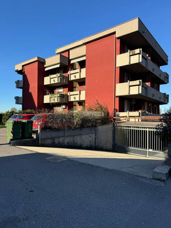 negozio in vendita a Pianengo