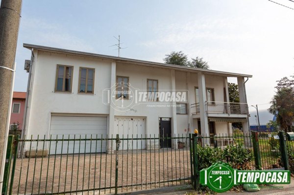casa indipendente in vendita a Pianengo