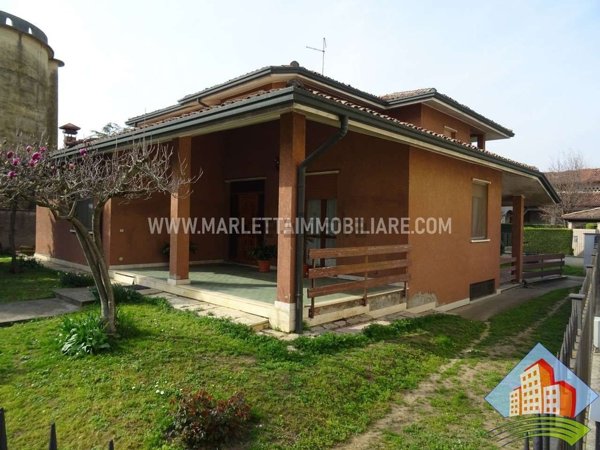 casa indipendente in vendita a Pianengo