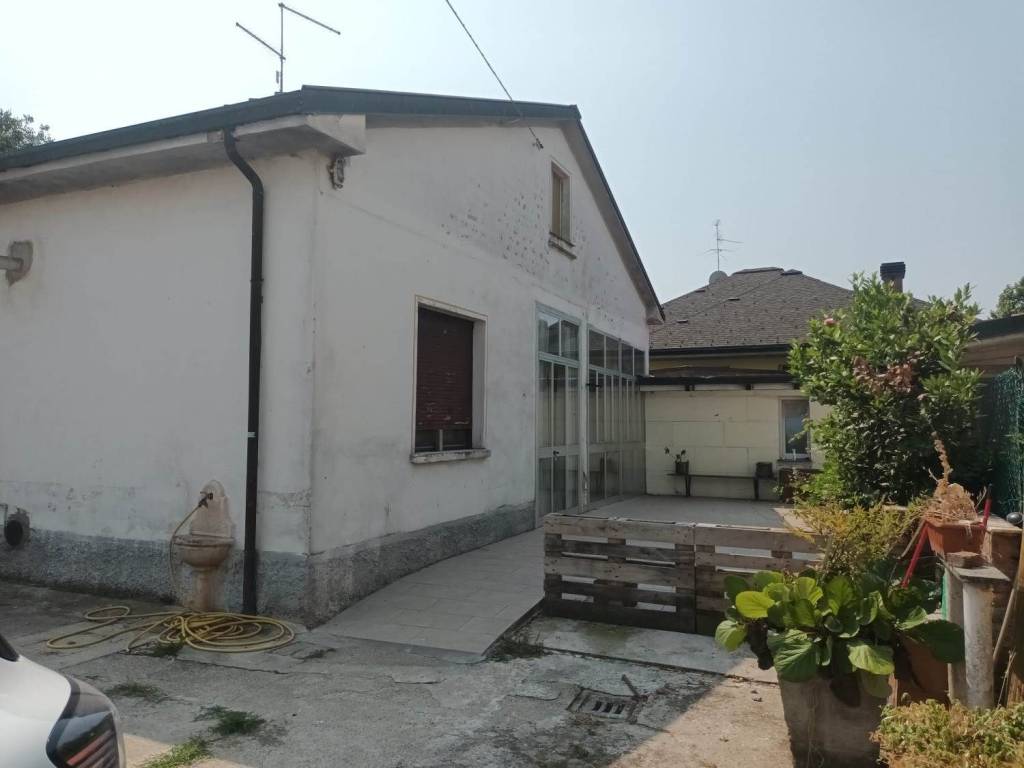 casa indipendente in vendita a Pianengo