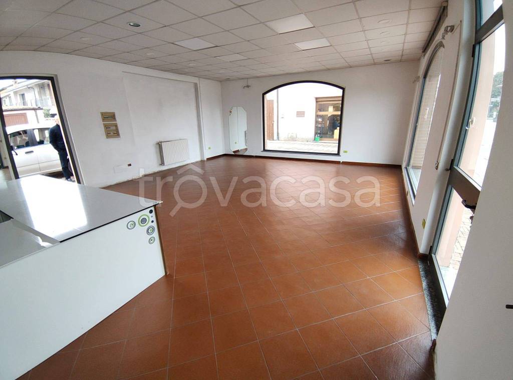 negozio in vendita a Pianengo