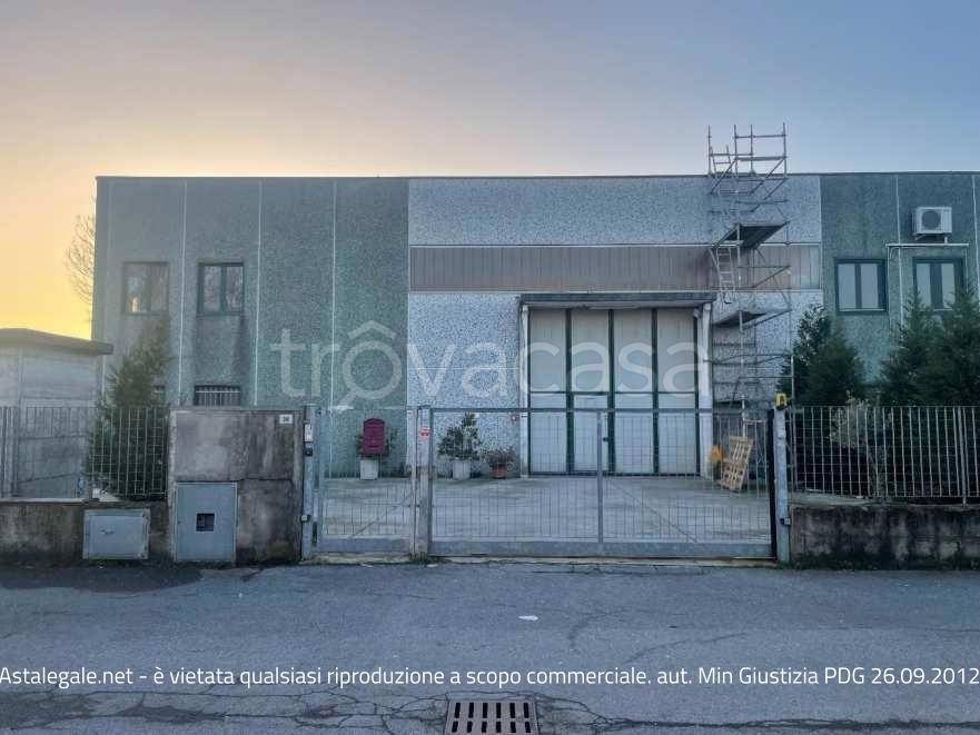 locale commerciale in vendita a Pianengo