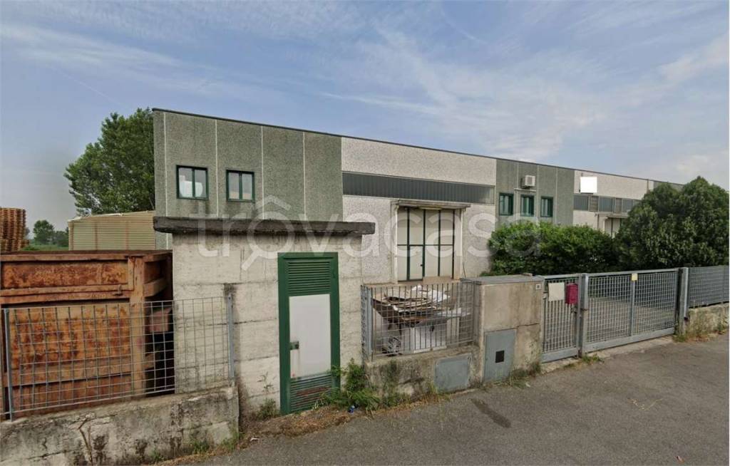 locale commerciale in vendita a Pianengo