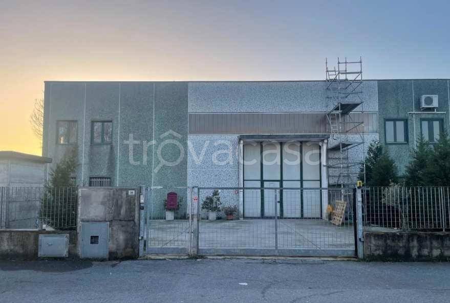 locale commerciale in vendita a Pianengo