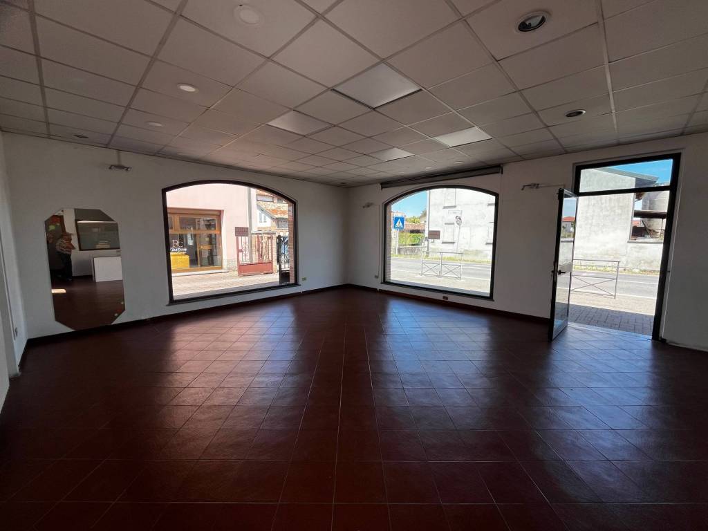 negozio in vendita a Pianengo