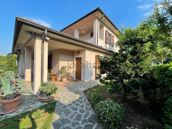 casa indipendente in vendita a Pianengo