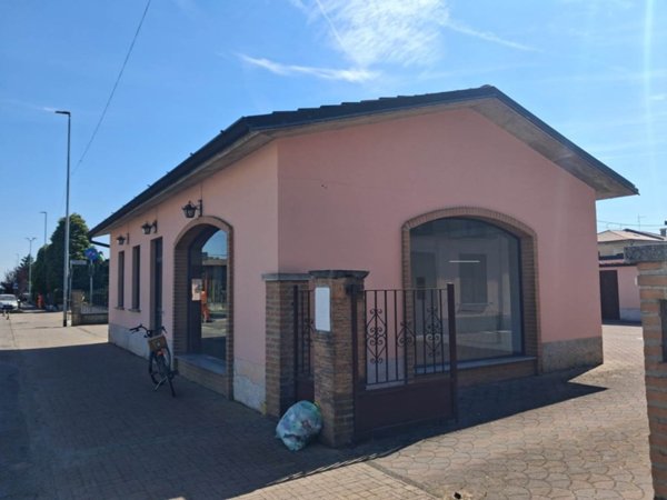 negozio in vendita a Pianengo