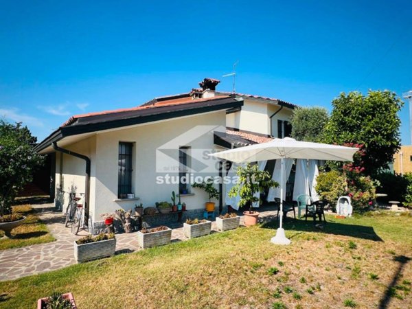 casa indipendente in vendita a Pianengo