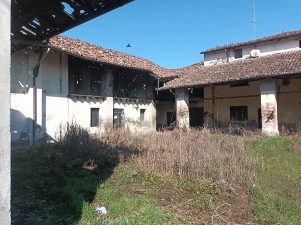 casa indipendente in vendita a Pianengo