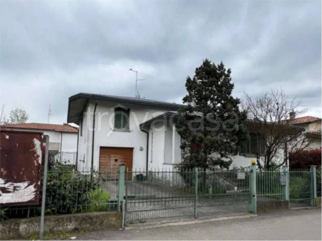 casa indipendente in vendita a Pianengo