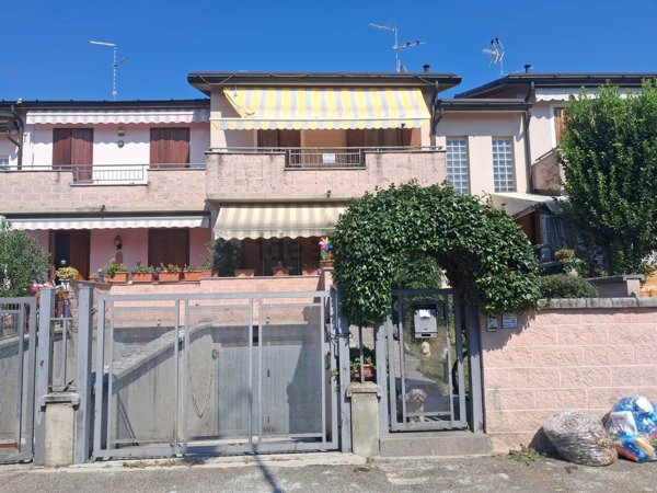 casa indipendente in vendita a Pianengo