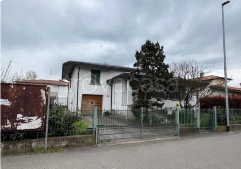 casa indipendente in vendita a Pianengo