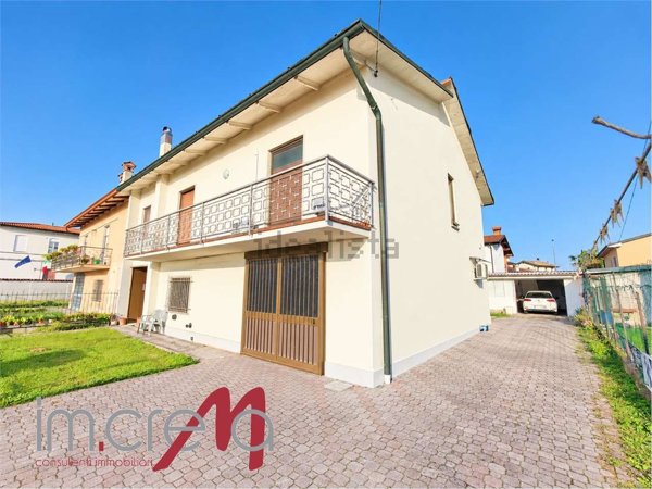 casa indipendente in vendita a Pianengo