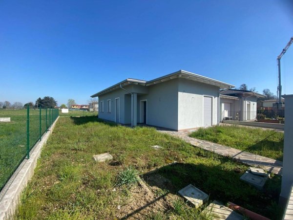 casa indipendente in vendita a Pieranica