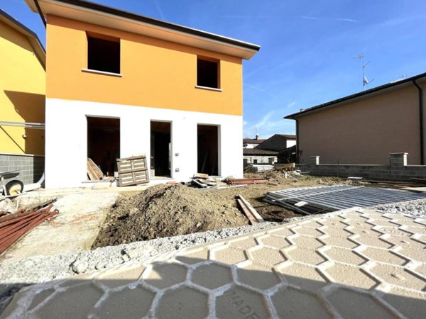 casa indipendente in vendita a Pieve d'Olmi