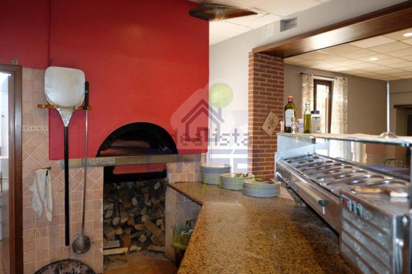 locale commerciale in vendita a Pieve d'Olmi