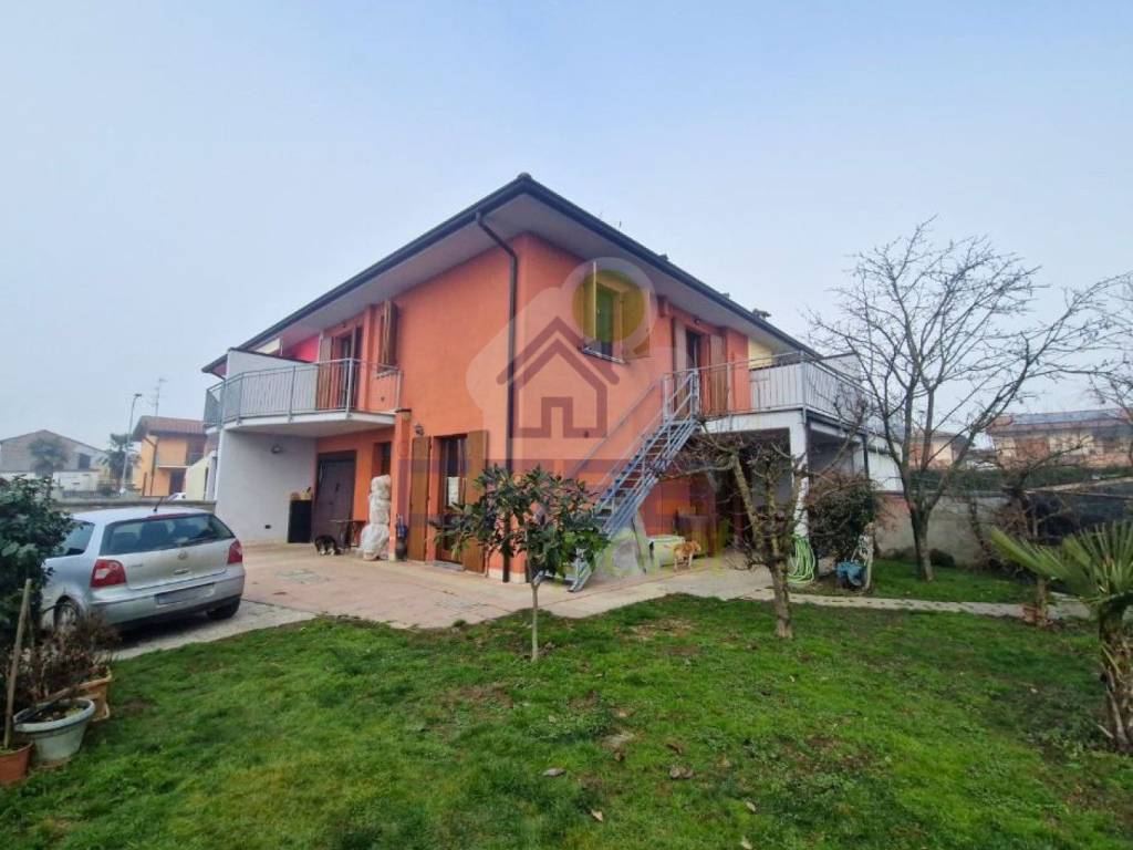 casa indipendente in vendita a Pieve d'Olmi