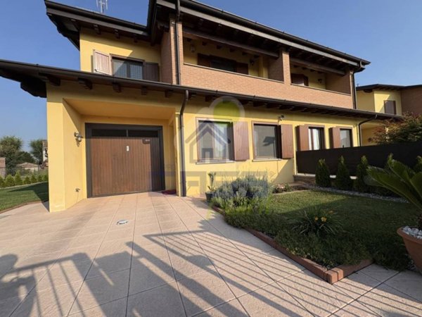 casa indipendente in vendita a Pieve d'Olmi