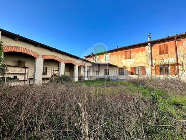 casa indipendente in vendita a Pizzighettone in zona Regona