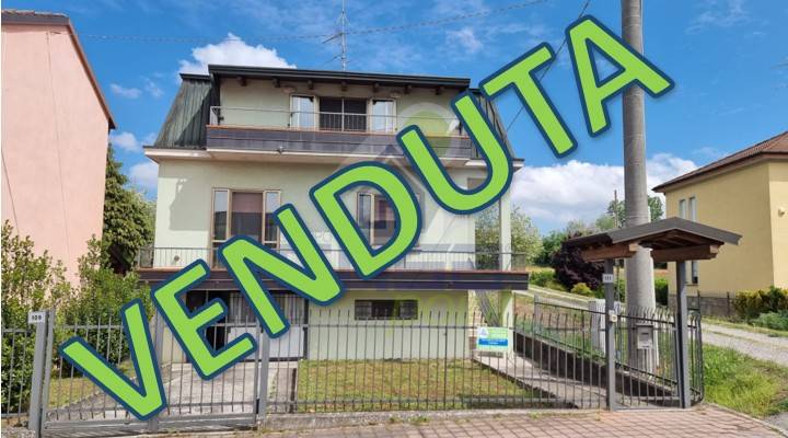 casa indipendente in vendita a Pizzighettone in zona Roggione