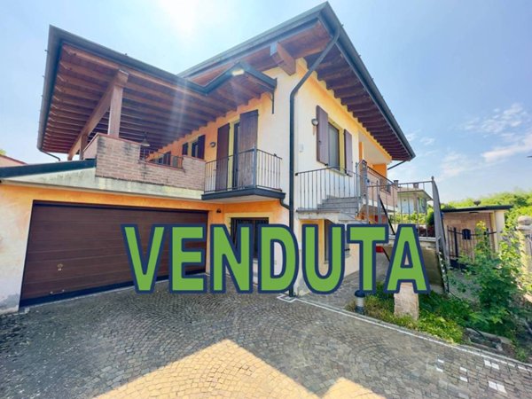 casa indipendente in vendita a Pizzighettone in zona Regona
