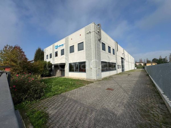 locale commerciale in vendita a Pizzighettone