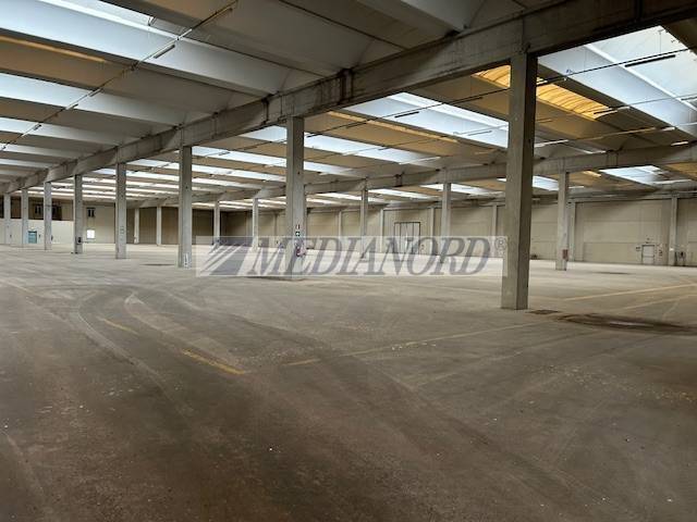 locale commerciale in vendita a Pizzighettone