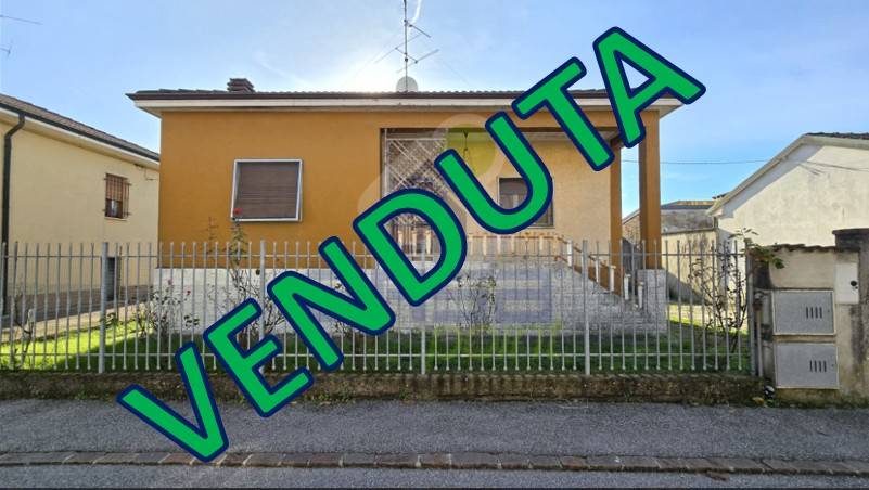 casa indipendente in vendita a Pizzighettone