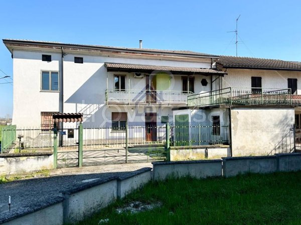 casa indipendente in vendita a Pizzighettone in zona Regona