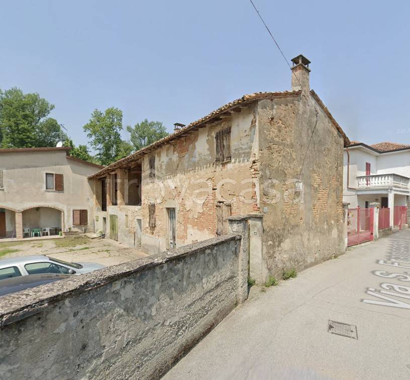 appartamento in vendita a Pizzighettone in zona Regona