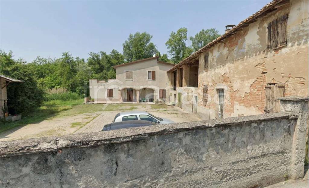 casa indipendente in vendita a Pizzighettone in zona Regona