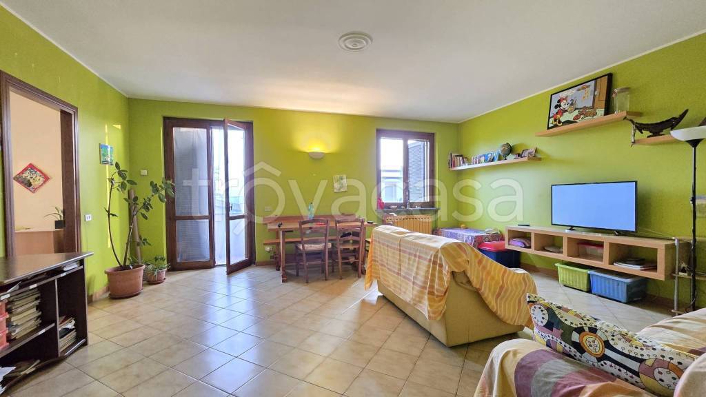 appartamento in vendita a Pizzighettone in zona Roggione