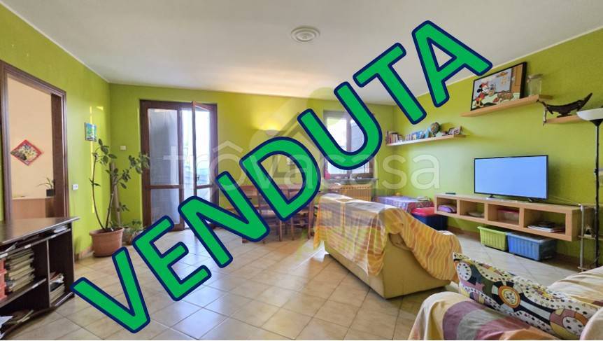appartamento in vendita a Pizzighettone in zona Roggione